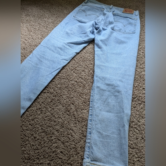 Levi's Wedgie Skinny 💙 - Picture 3 of 9